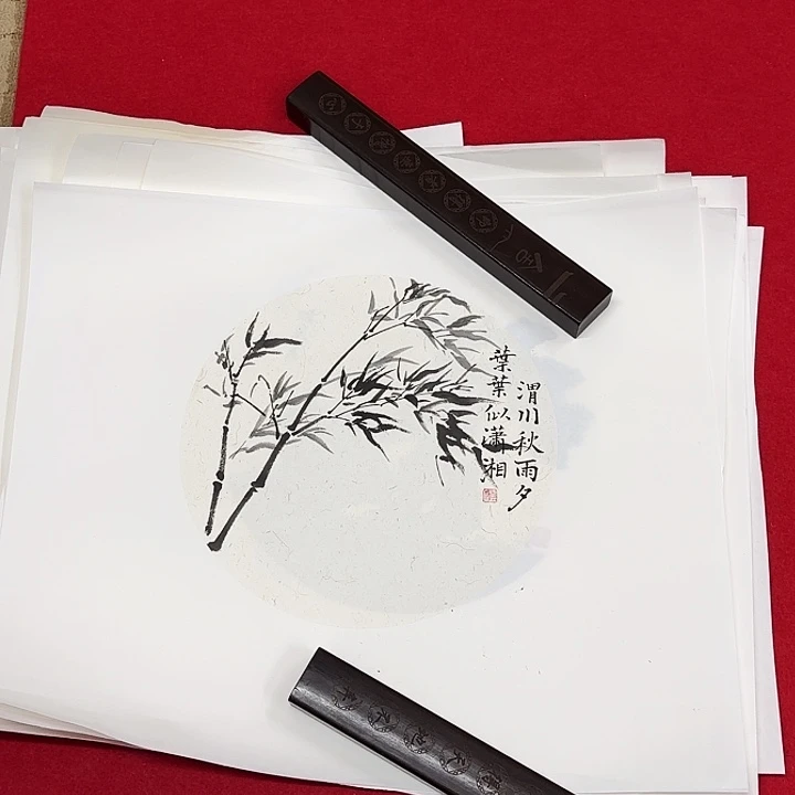 国画花鸟等多种鸟类的栖息环境中生长