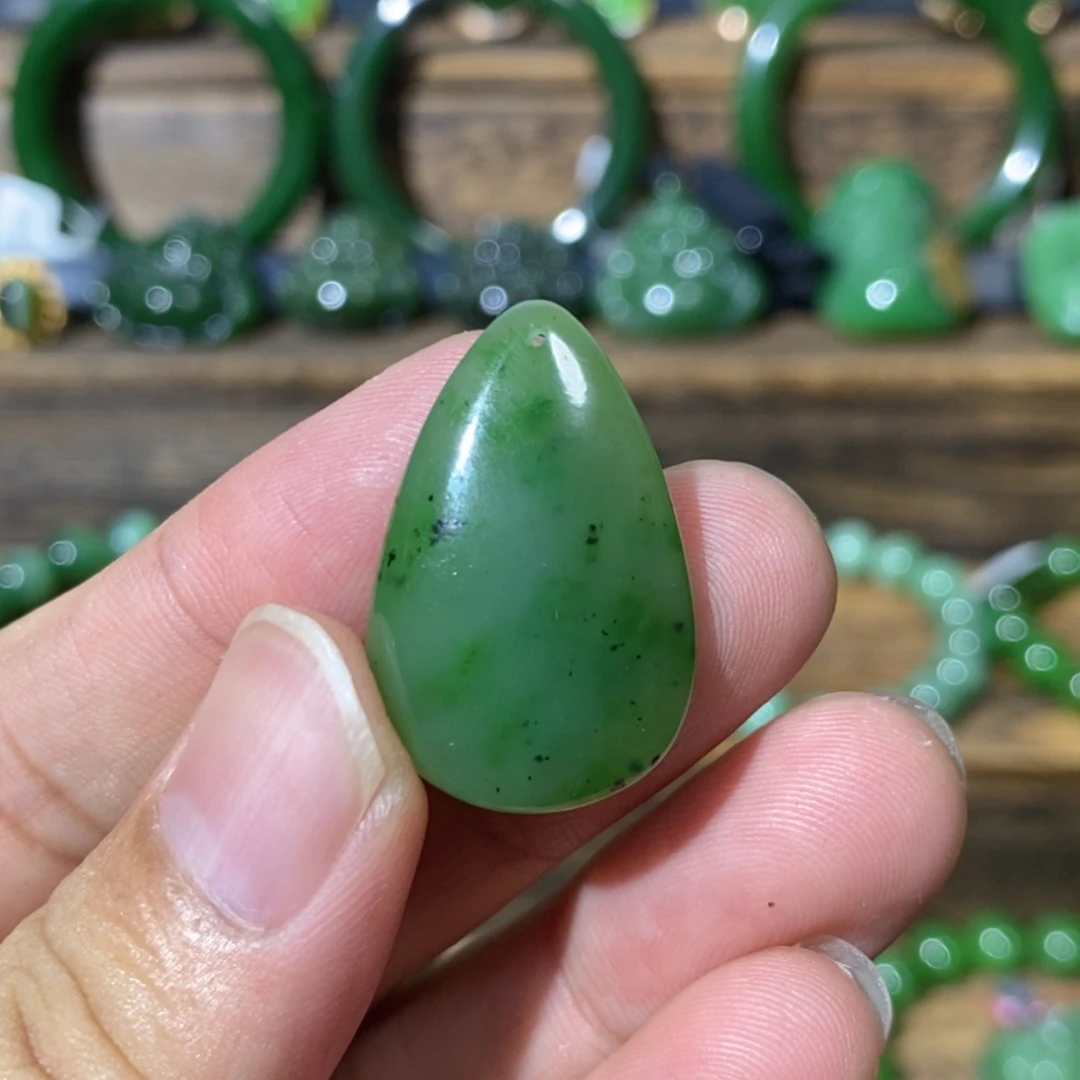 【闪购商品】和田玉未镶嵌吊坠(不含链)乌兰海碧玉水滴