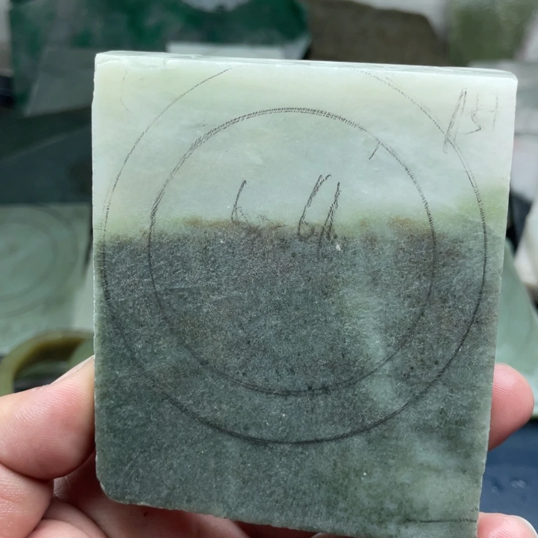 独山玉未镶嵌珠宝奇石