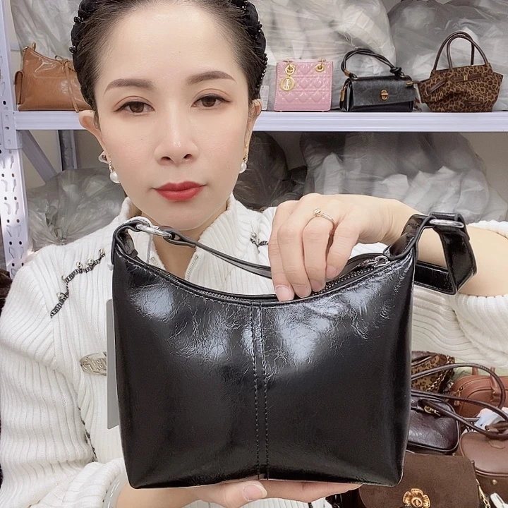蚕丝小牛剖层皮革PU