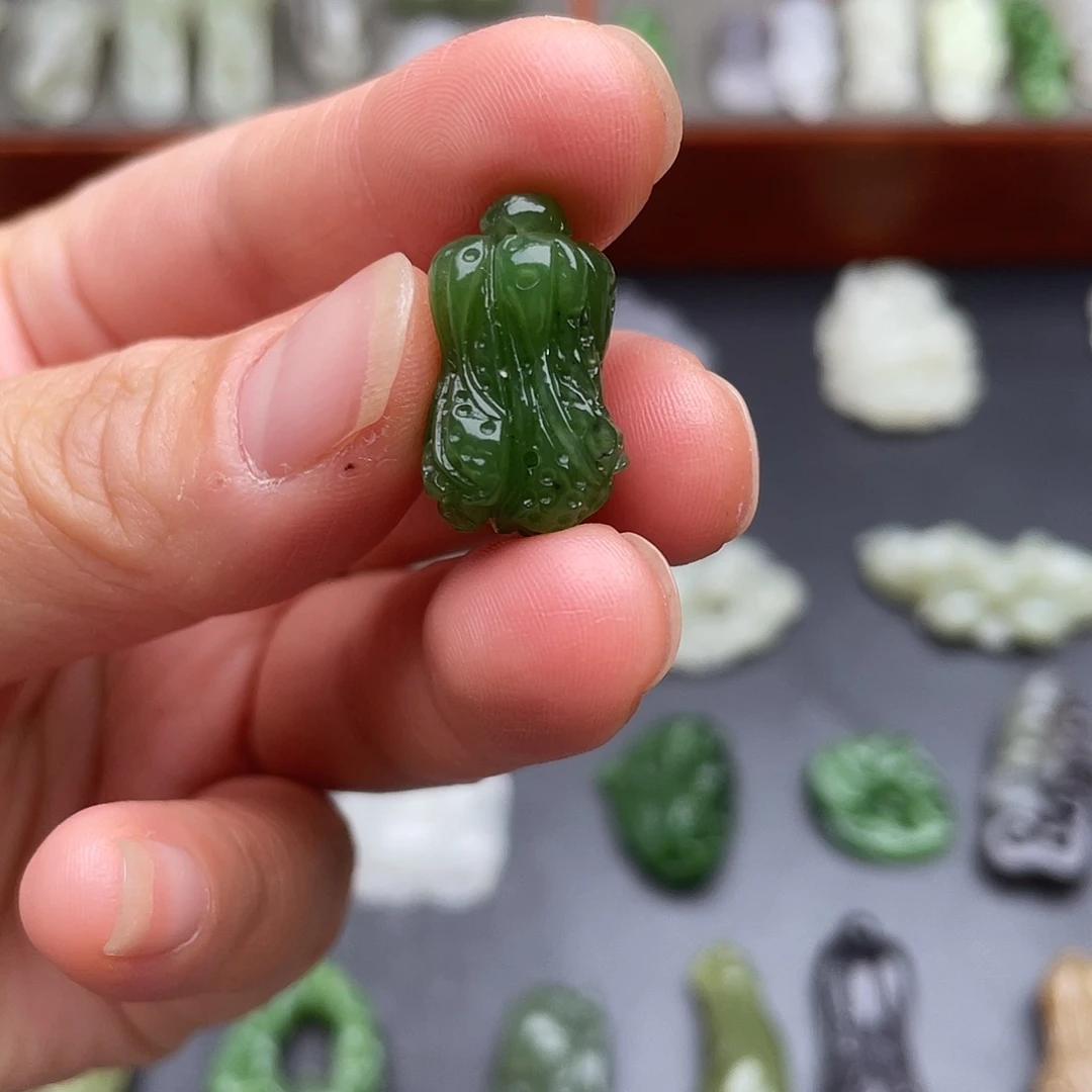 和田玉未镶嵌颈饰碧玉小白菜吊坠