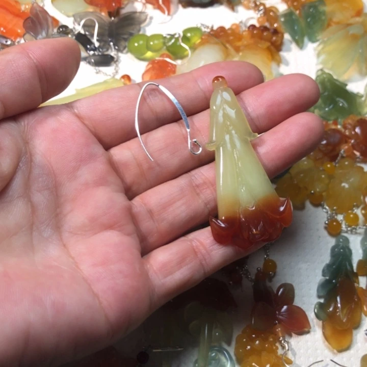 玫***瑰未镶嵌蛇纹石玉耳坠