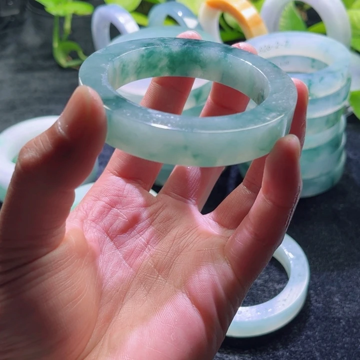 用***0定制翡翠未镶嵌翡翠手镯