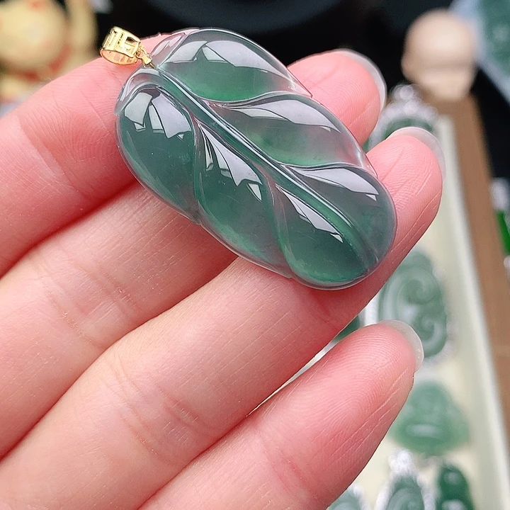 颈饰18K金镶嵌翡翠吊坠