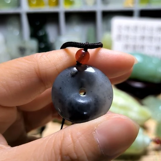 未镶嵌蛇纹石玉颈饰