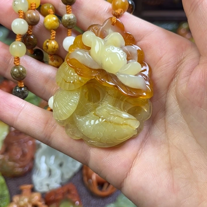 蛇纹石玉颈饰未镶嵌