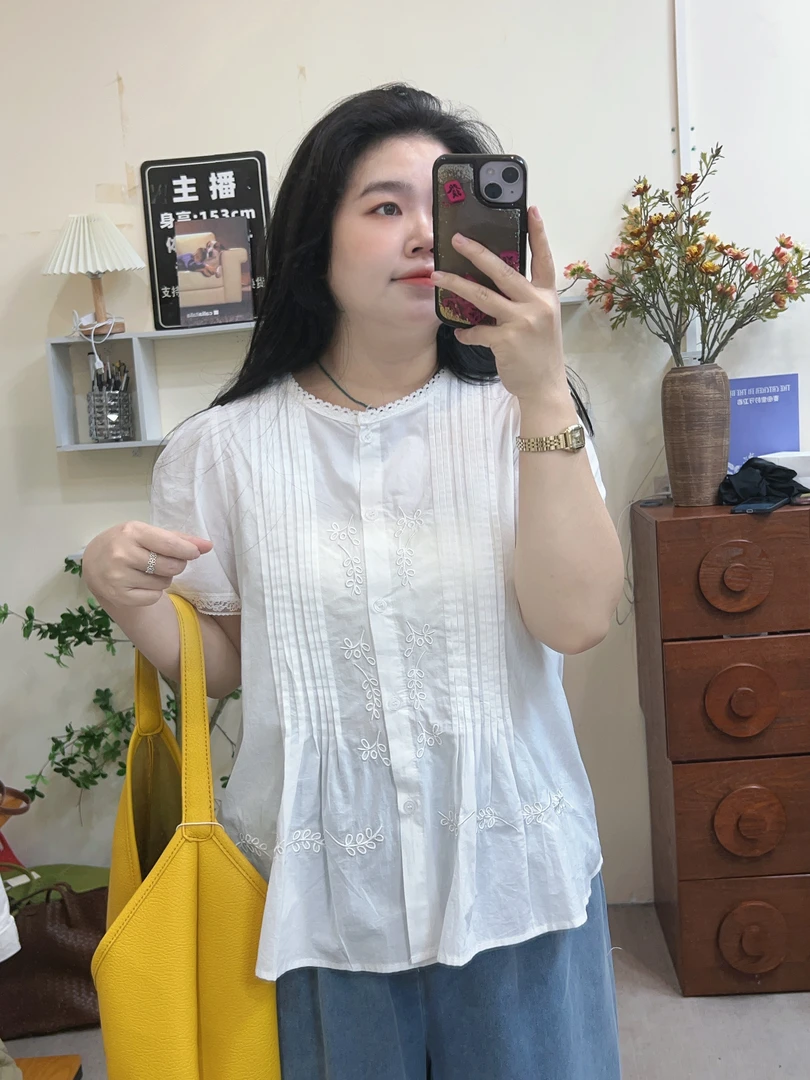 丸子.韩系压褶刺绣小衫