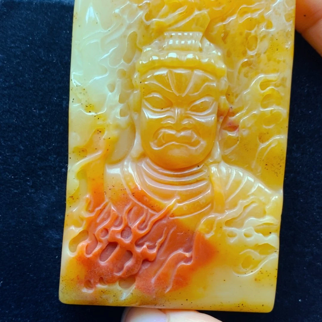 未镶嵌石英质玉（黄龙玉）颈饰