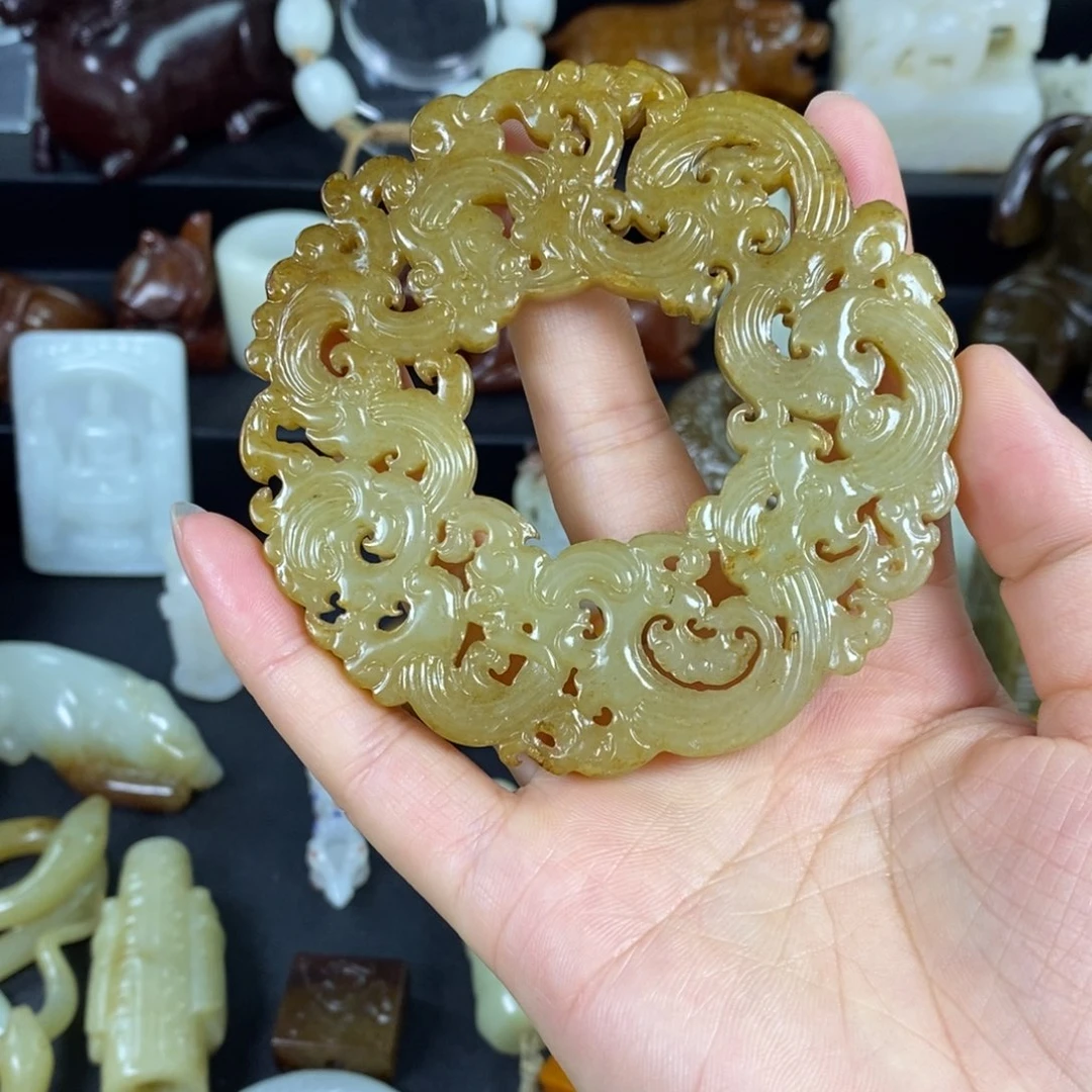 愚***公和田玉未镶嵌颈饰