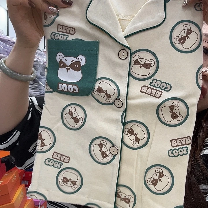 100码男童睡衣一套