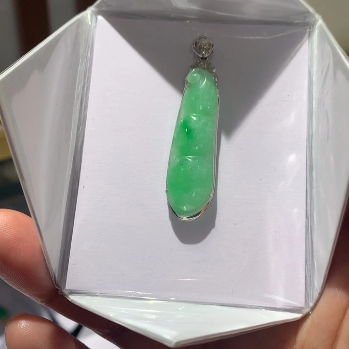 翡翠颈饰18K金镶嵌翡翠吊坠