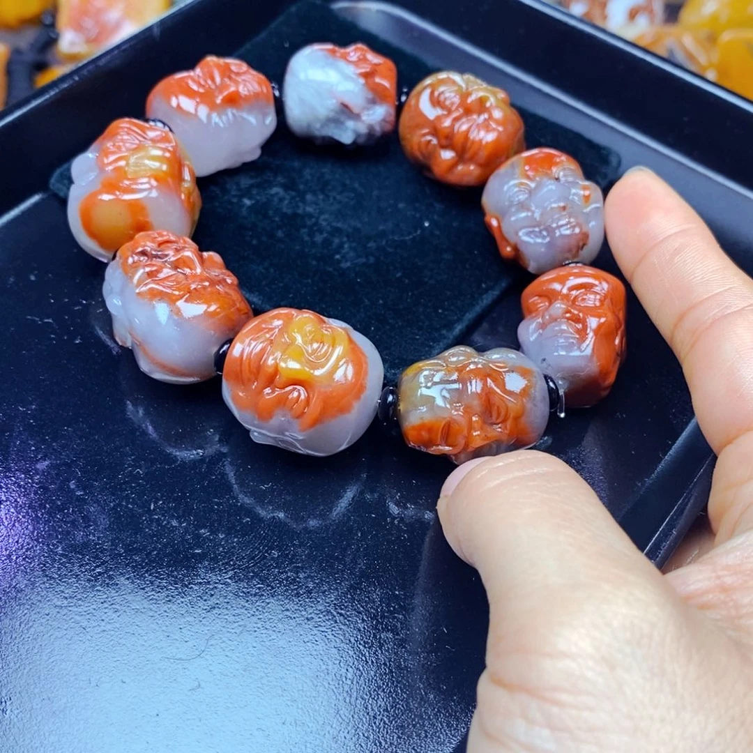 未镶嵌石英质玉（黄龙玉）颈饰