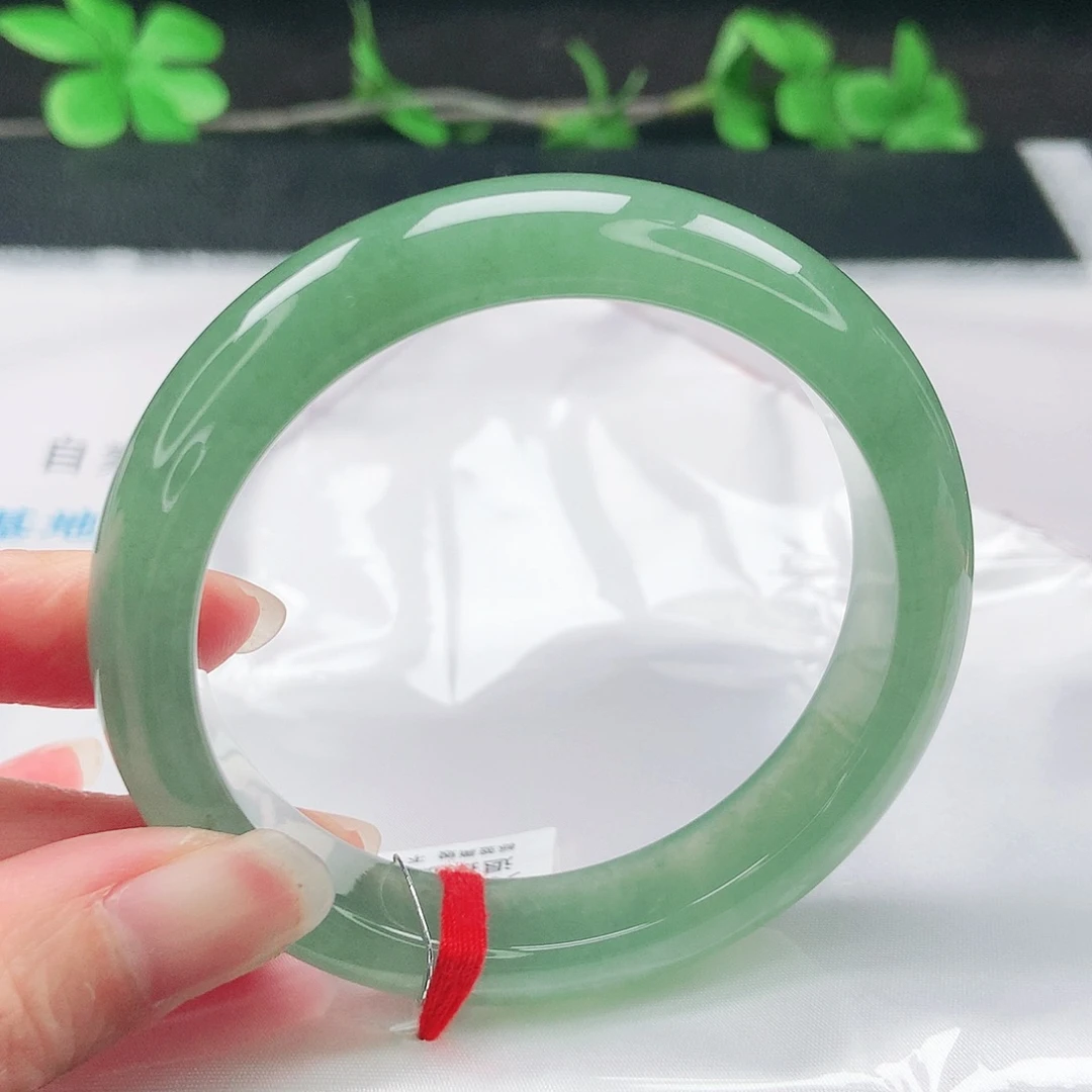 翡翠手镯未镶嵌56圈