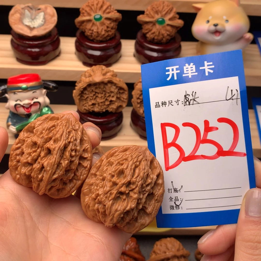 文玩核桃把件252号 虎头 41