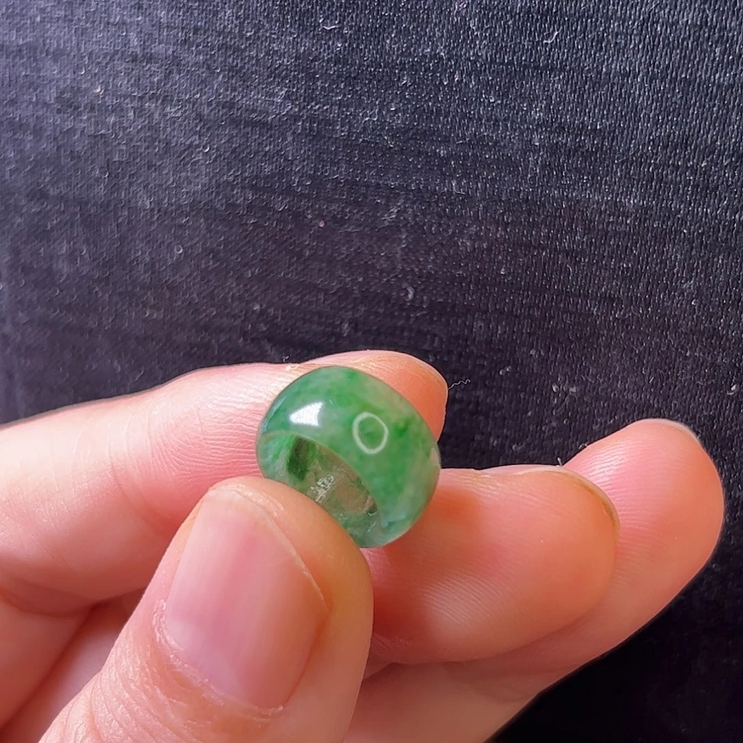 翡翠未镶嵌颈饰路路通（有纹