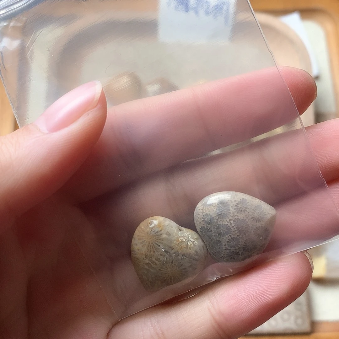 石英质玉颈饰未镶嵌暗*