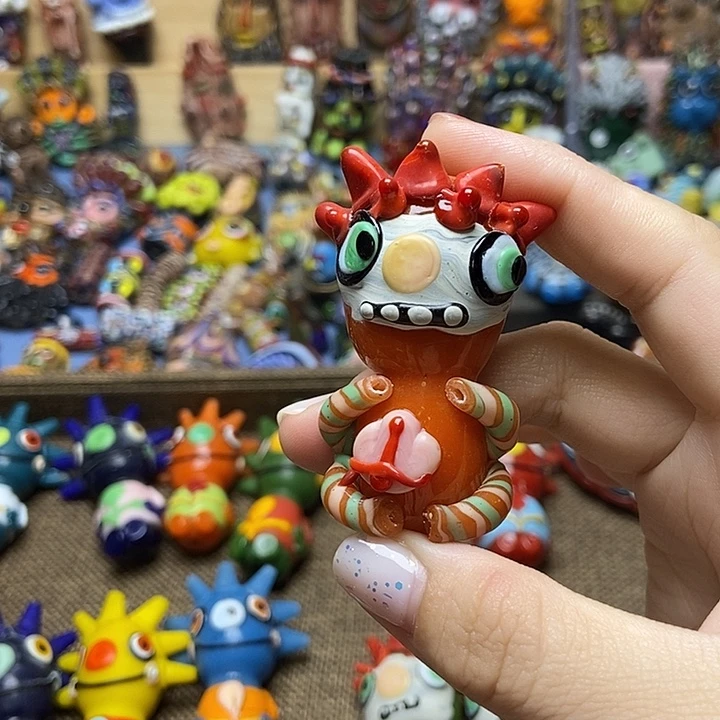 琉璃颈饰小坏娃一个