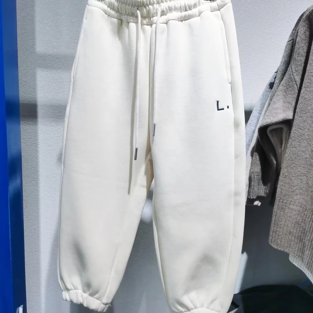 8420童装刺绣字母L加绒卫裤