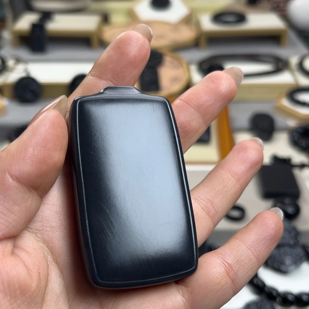 和田玉（墨玉）未镶嵌颈饰47面包92克左右