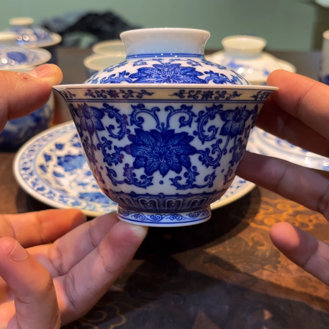 青花缠枝莲薄胎盖碗