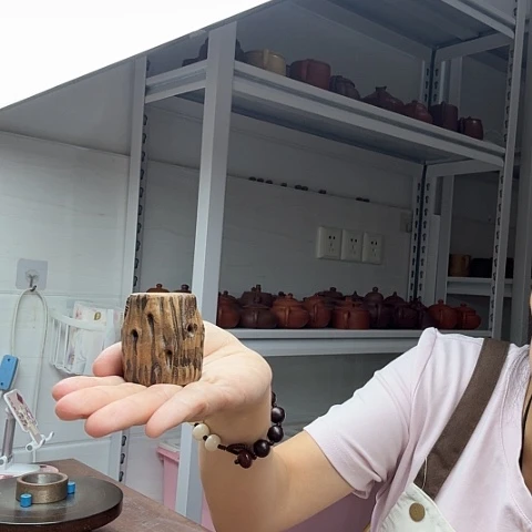段泥镂空树桩盖置