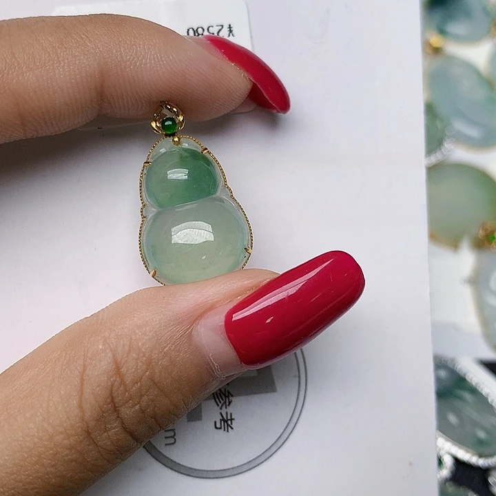 颈饰18K金镶嵌翡翠天然翡翠