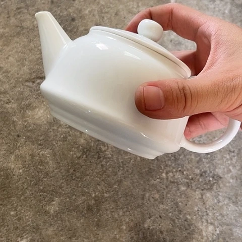 陶瓷大球泥高岭土壶一个
