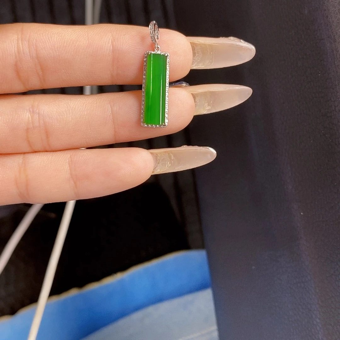 元***珏颈饰18K金镶嵌翡翠翡翠