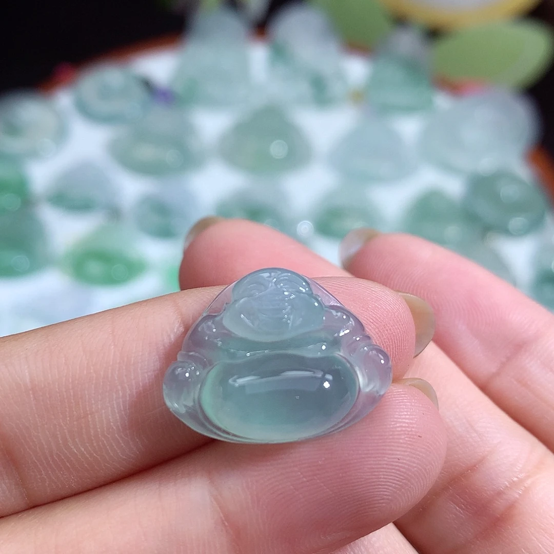 翡翠未镶嵌颈饰佛公