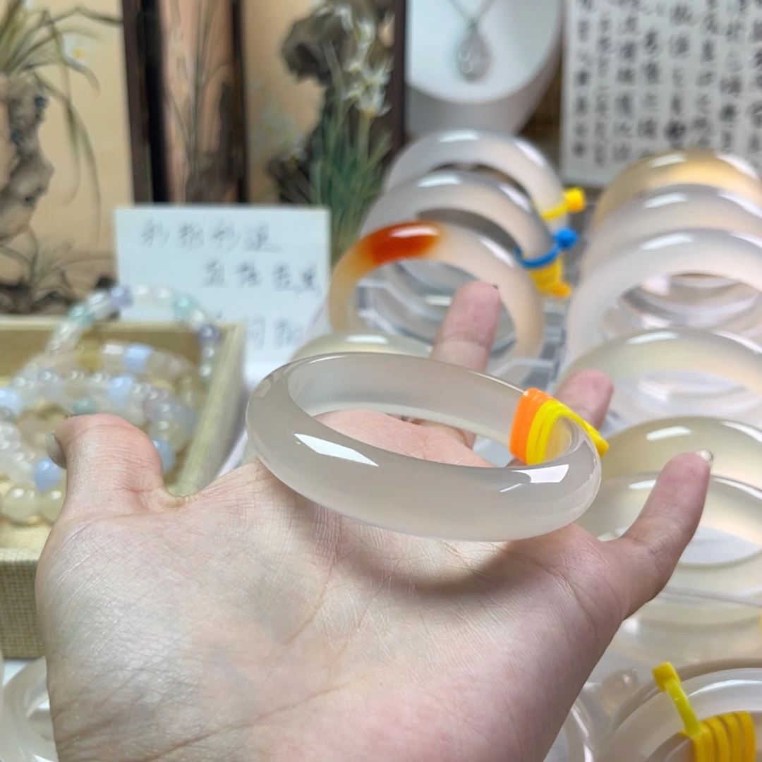 爱***记玛瑙/玉髓未镶嵌手镯