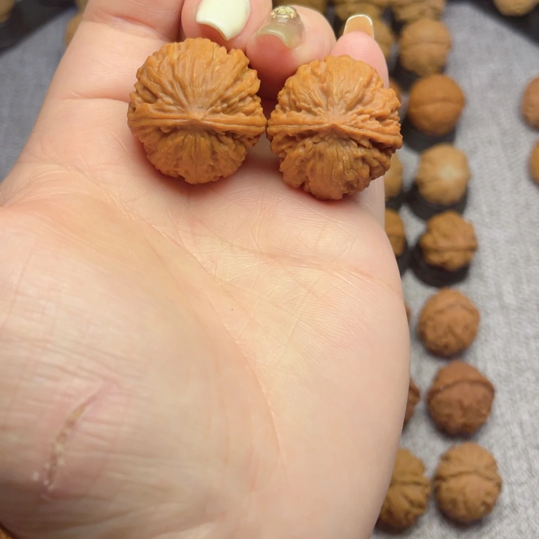 文玩核桃把件百财