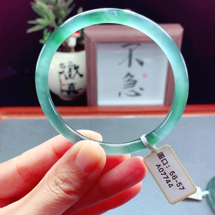 翡翠未镶嵌手镯圆镯