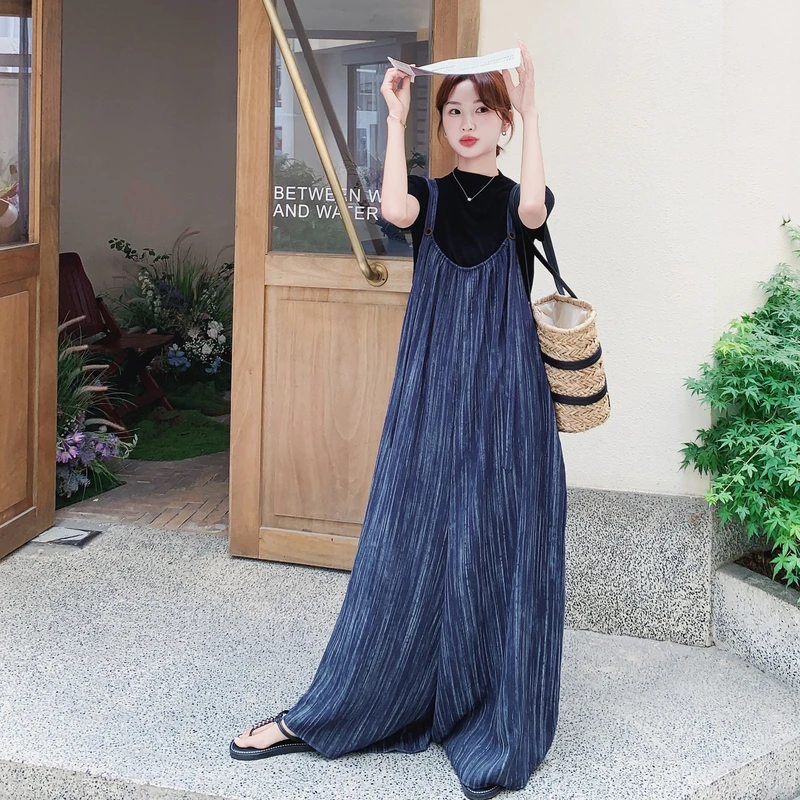 大方得体穿搭一整套2025夏新款扎染背带阔腿裤冰丝黑色T恤两件套