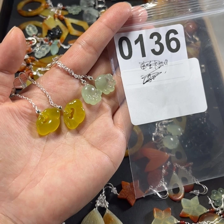 本****蛇纹石玉合金耳饰