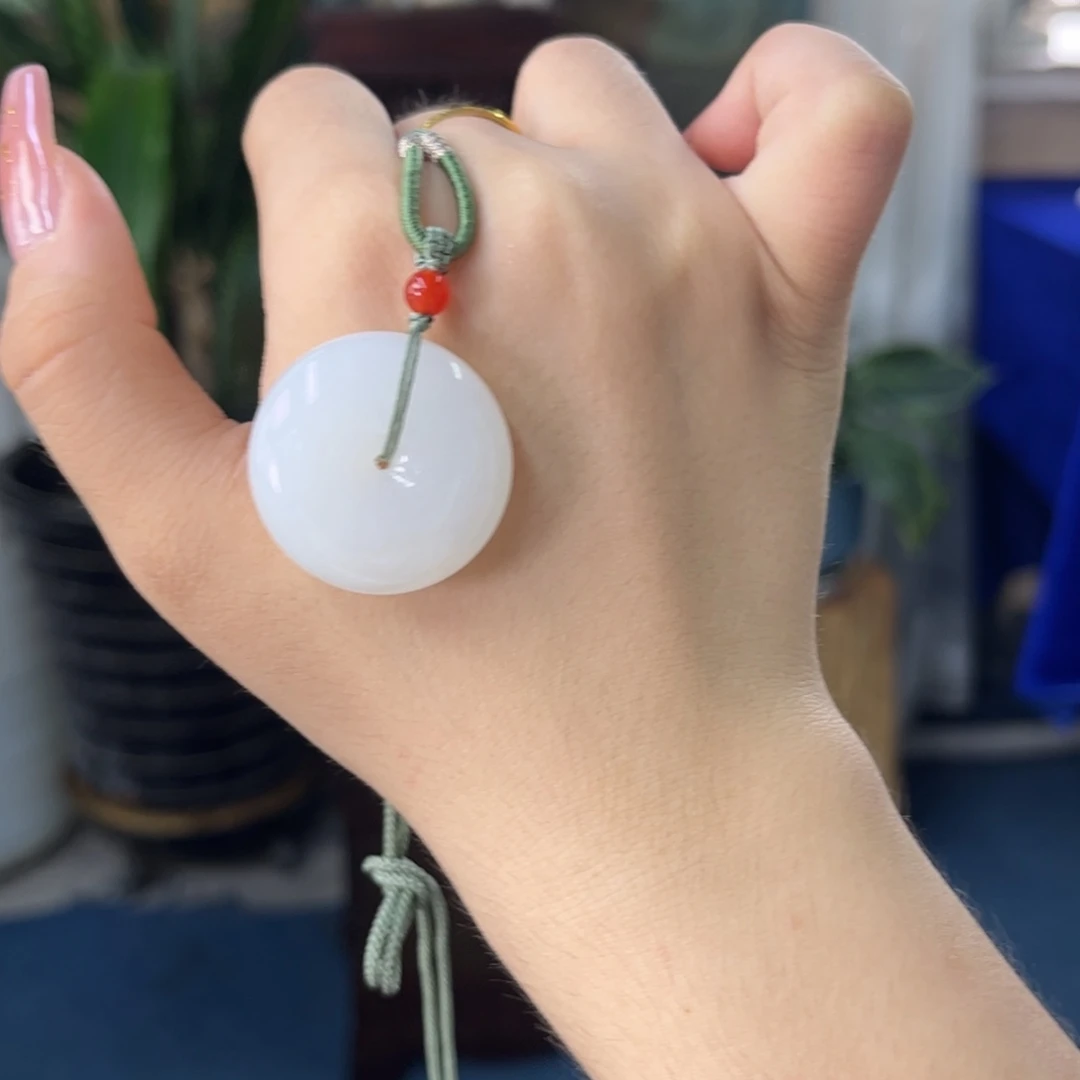 小****和田玉未镶嵌颈饰