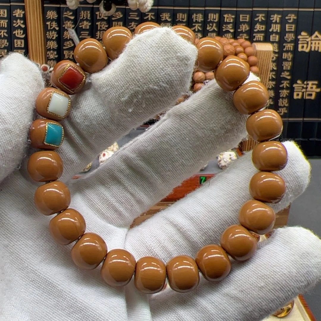 猴头核桃吊坠红绿灯