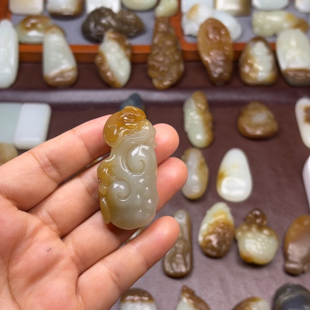 和田玉（糖玉）未镶嵌颈饰