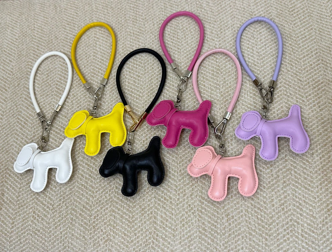 ins高级可爱小狗吊坠手机挂绳短皮款挂链包包钥匙扣挂件通用短绳