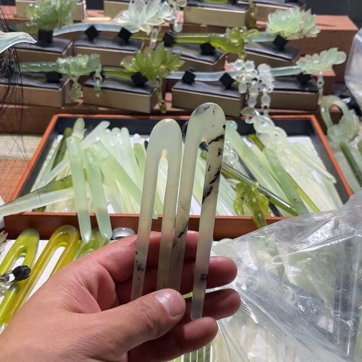 寒***雅未镶嵌蛇纹石玉发饰