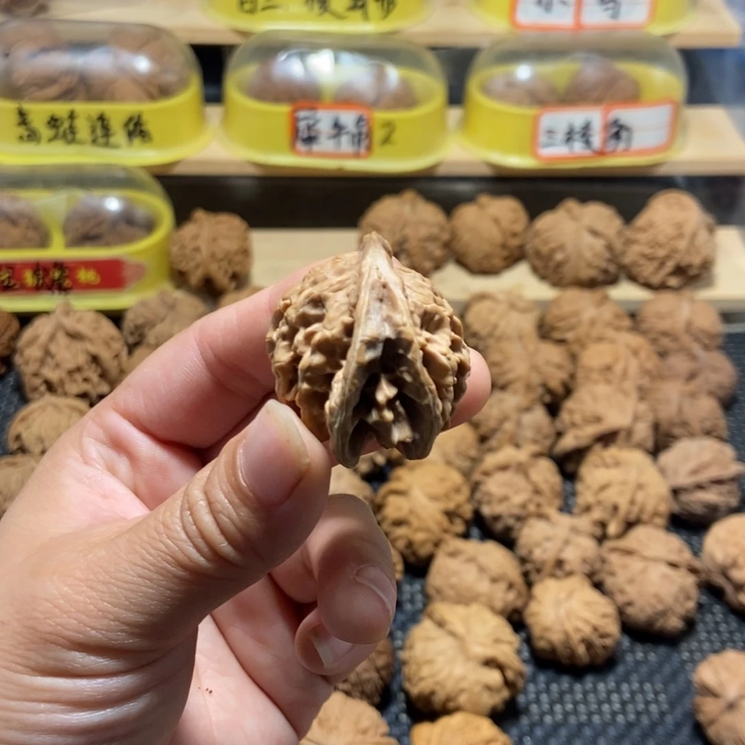 文玩核桃吊坠老****粉核桃异形