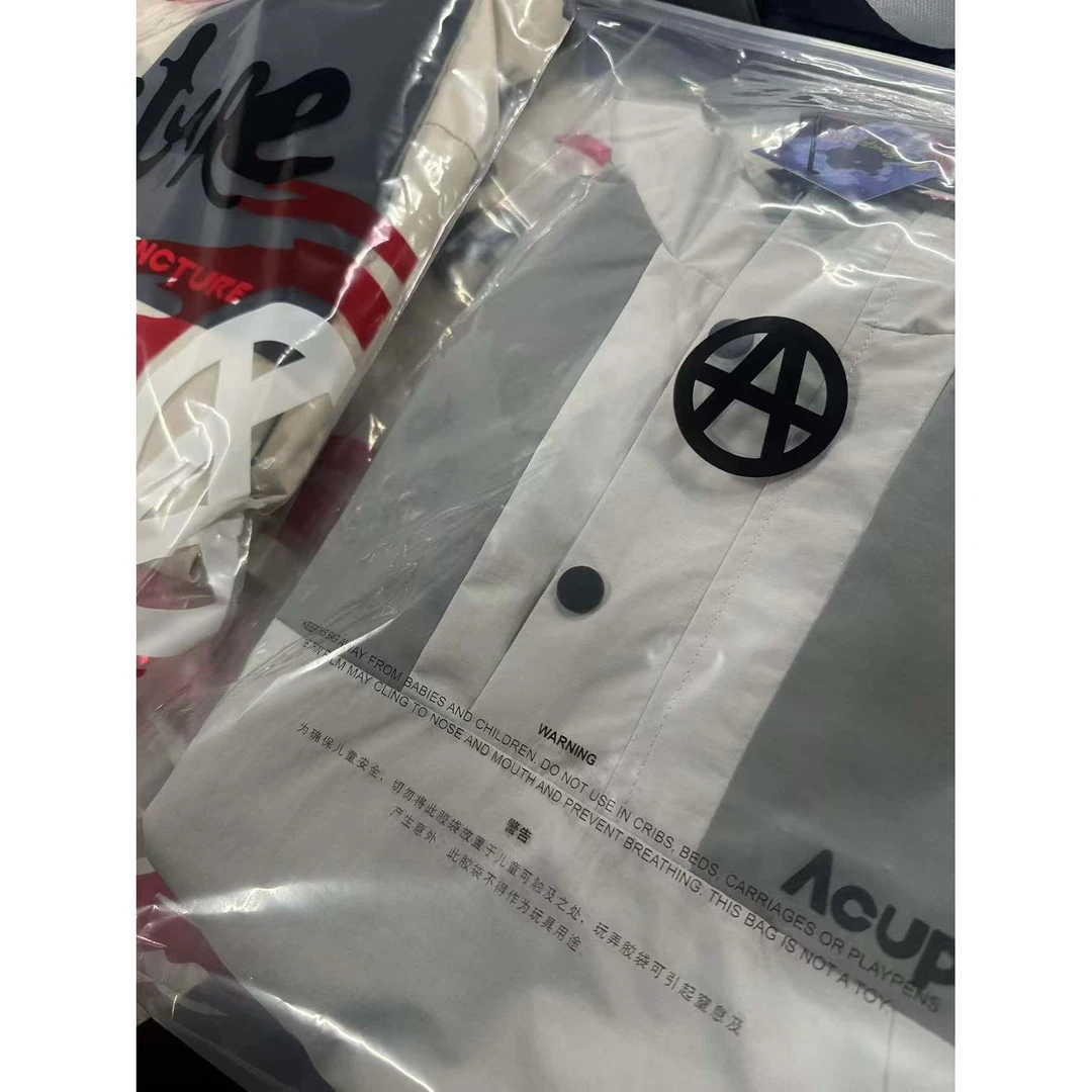 A轻奢硬壳五防拼接色系连帽长袖-男女同款