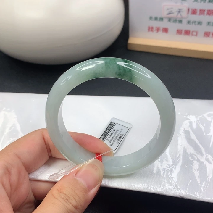 翡翠手镯未镶嵌5556