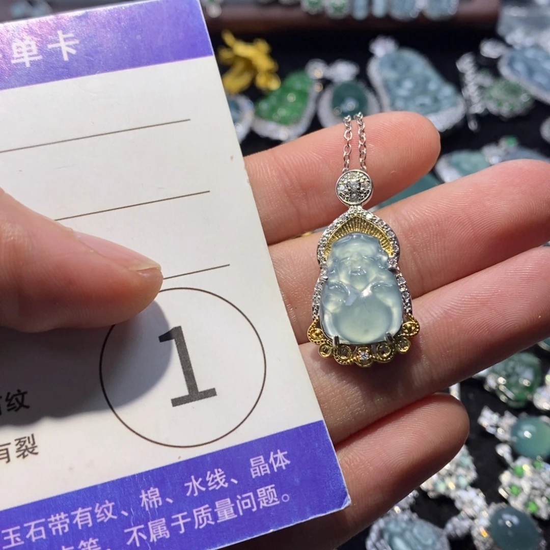 大***女翡翠未镶嵌颈饰翡翠