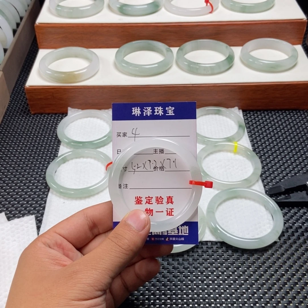 是***鸭石英质玉未镶嵌手镯4