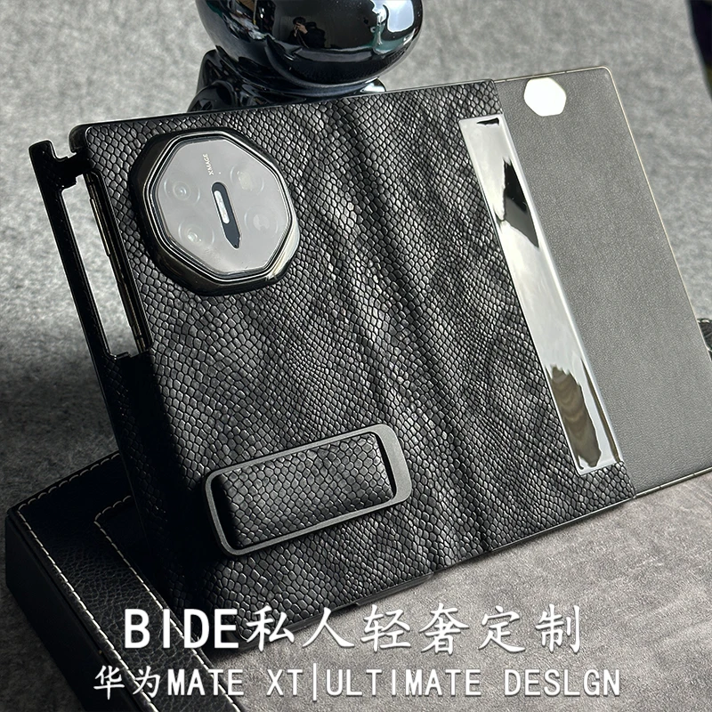 适用华为MateXTs三折叠屏手机壳手工定制蟒蛇纹腕带支架翻盖保护