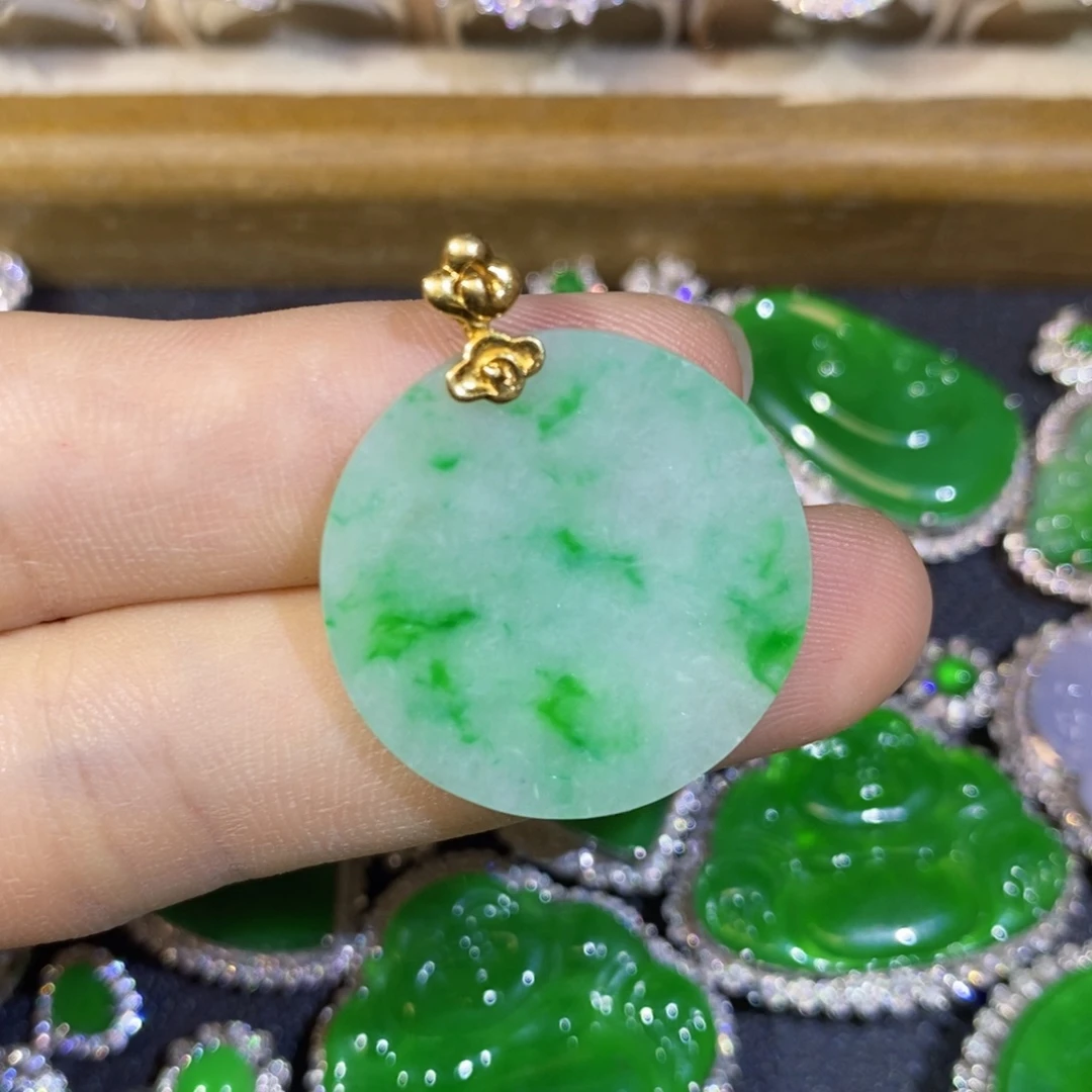 翡翠18K金镶嵌颈饰