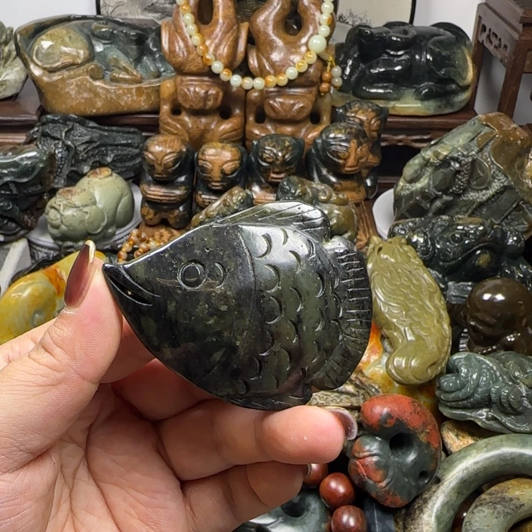 未镶嵌透闪石质玉珠宝奇石