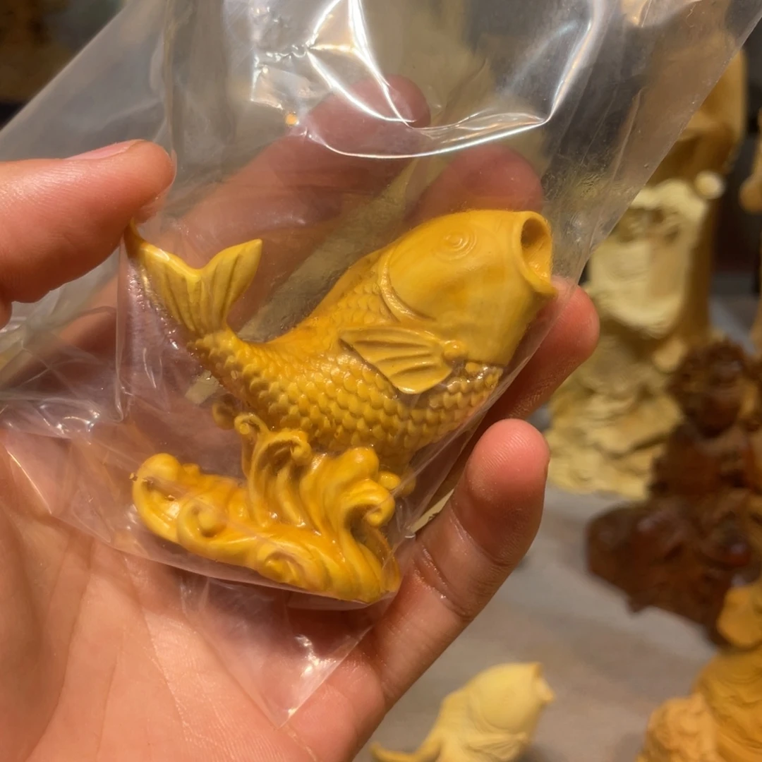 一***一黄杨木微瑕小金鱼