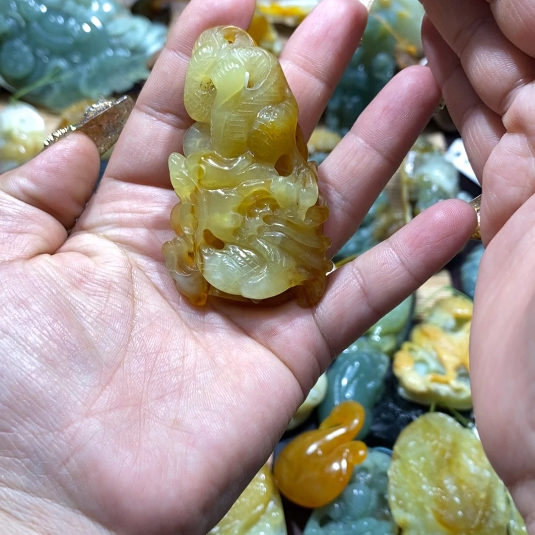 蛇纹石玉颈饰未镶嵌