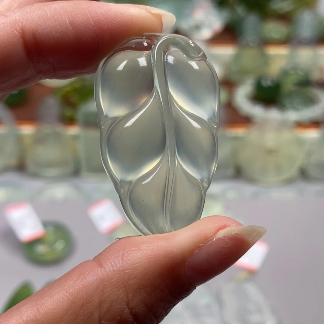 朦***胧蛇纹石玉未镶嵌颈饰
